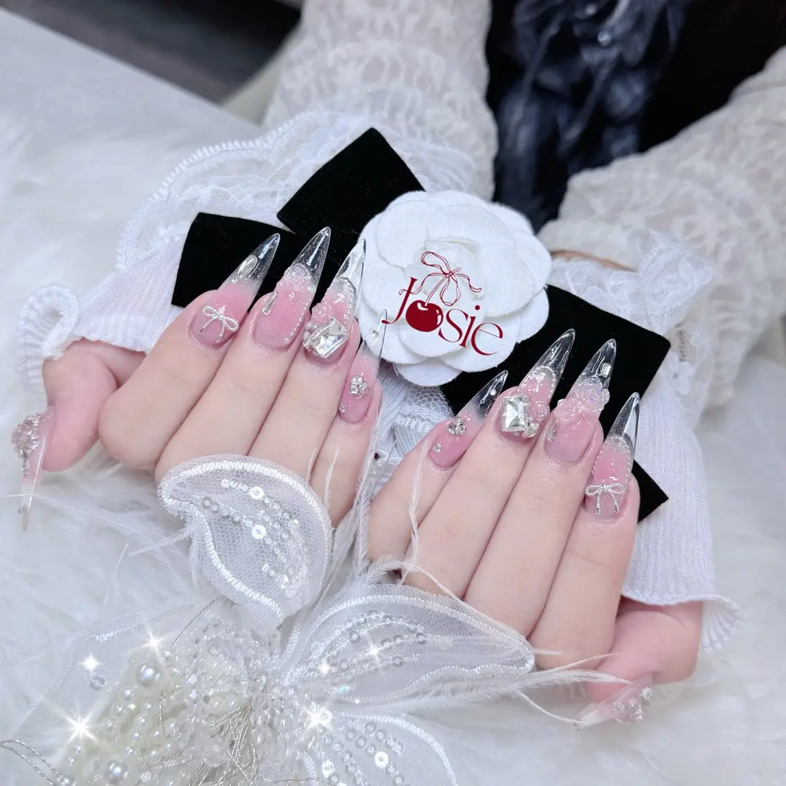 ネイル 長さ出し キラキラネイル 韓国ネイル ロングネイル ワンホンネイル ハンドネイル Josie nail salonのネイルデザイン