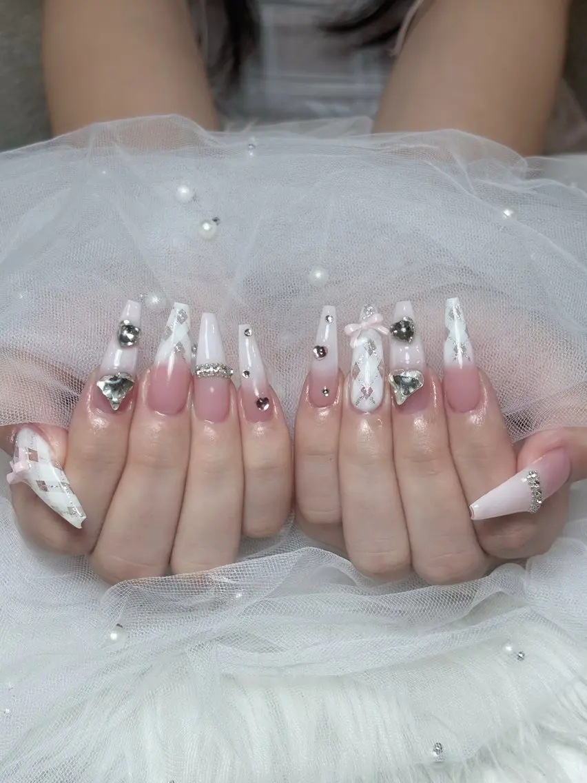 ネイル チークネイル ドット フレンチネイル グラデーション ハート ハンドネイル Julli NailStudioのネイルデザイン