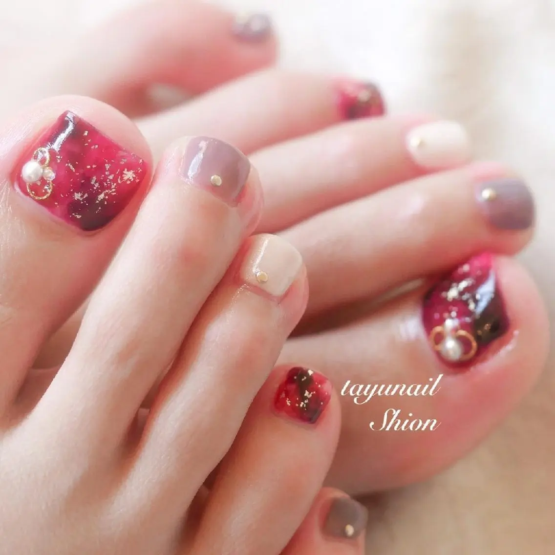 ネイル アートネイル べっ甲ネイル ブルー フットネイル ジェルネイル ネイルサロン 【たゆnail】のネイルデザイン
