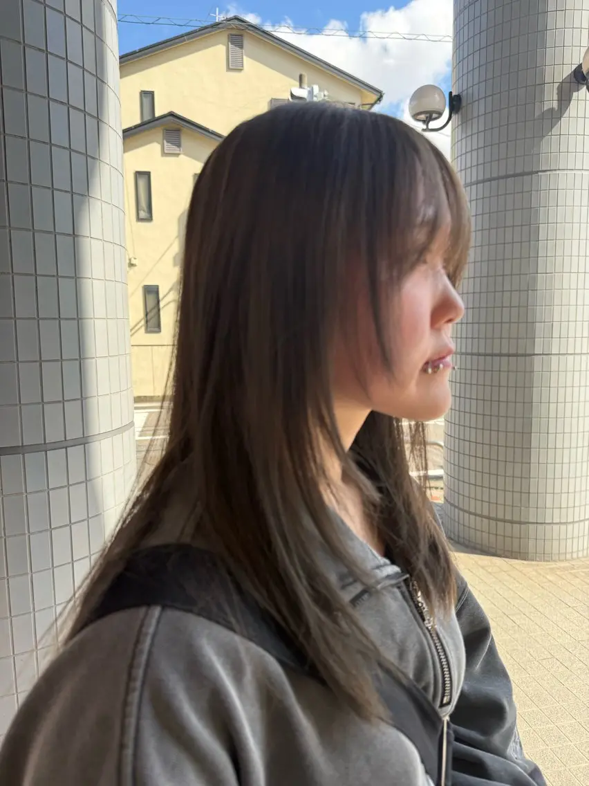 ロング カラー ブリーチ 透明感カラー グレージュ 顔まわりレイヤー レイヤーカット カット ヘアカラー トリートメント Lien.テラダ 各務原スタイリストのヘアスタイル