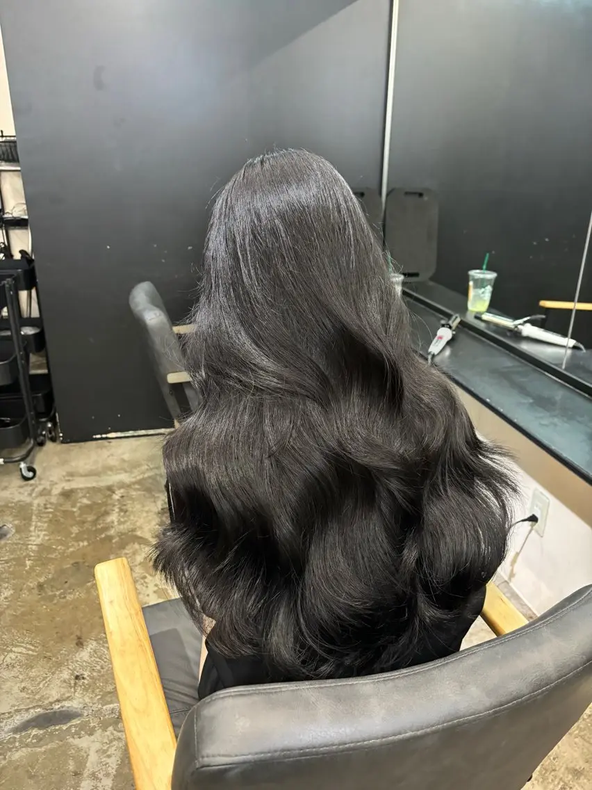 ロング カラー ヘアカラー トリートメント オリーブベージュ 🫒🩶Rianaのヘアスタイル