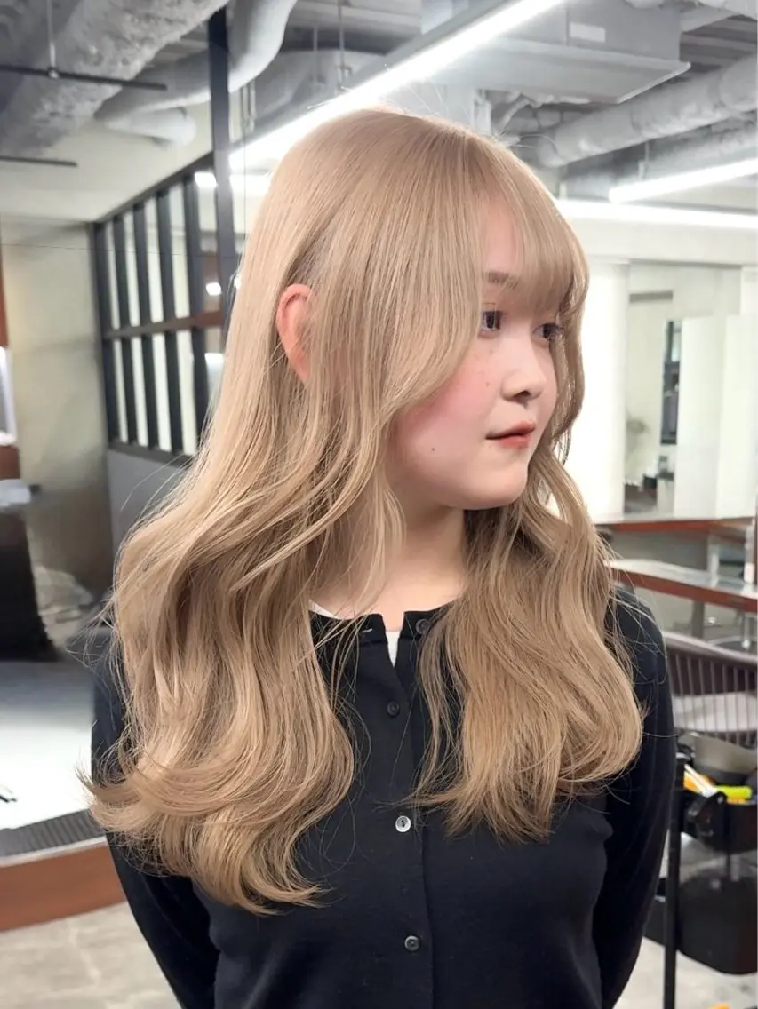 ロング カラー ベージュカラー ブリーチ ケアブリーチ 透明感カラー デザインカラー カット ヘアカラー トリートメント 似合わせカット/ ハイトーン/aoiのヘアスタイル