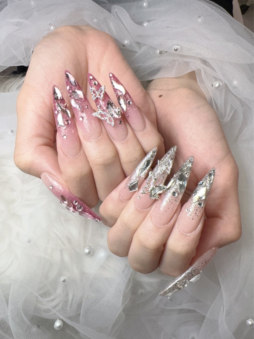 ロング 韓国風ヘア ロング クリスマス ハンドネイル Miyabie' Nail Salonのネイルデザイン