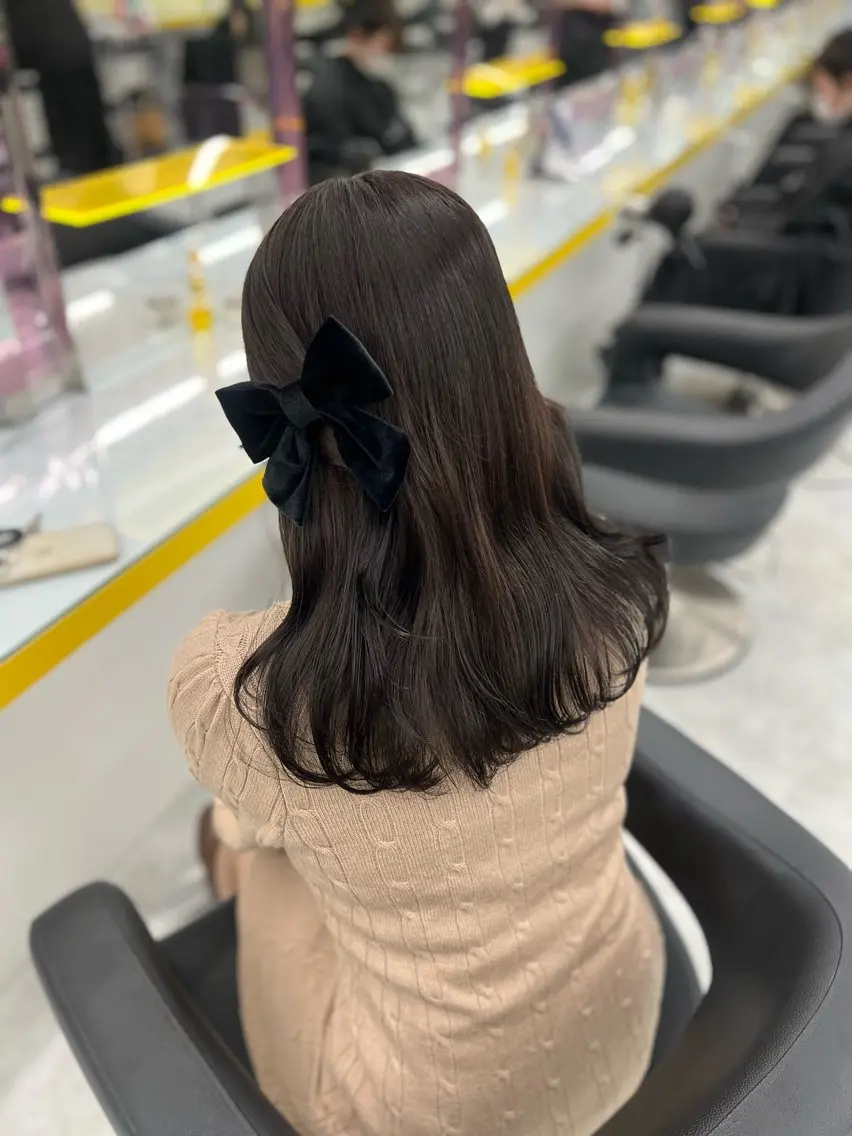 セミロング カラー ベージュカラー ブリーチ ボルドーカラー ブラウンカラー カシス 韓流トレンドヘア 🎀RINAKO🎀のヘアスタイル