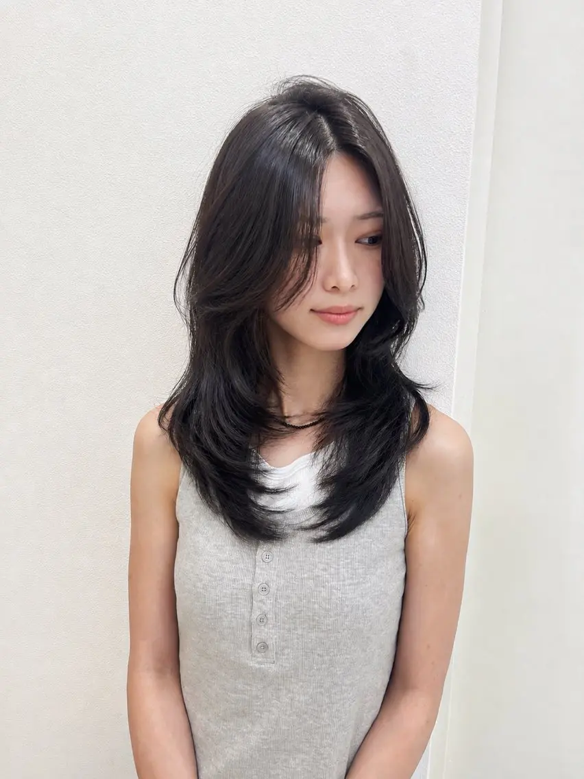 セミロング カラー 透明感カラーレイヤー ブリーチ🌙Manaのヘアスタイル