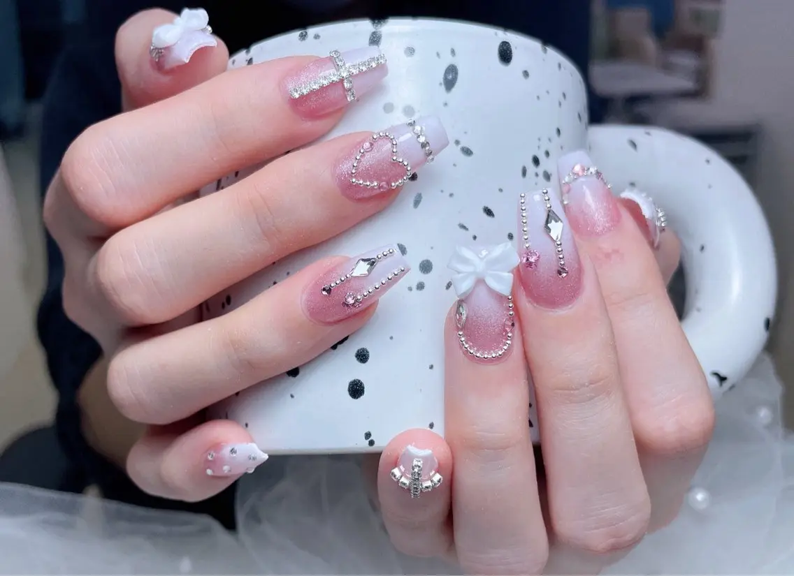 ネイル アートネイル 韓国ネイル 水色 ロングネイル マグネットネイル ハンドネイル ハンドケア NailDemure 【銀座店】のネイルデザイン