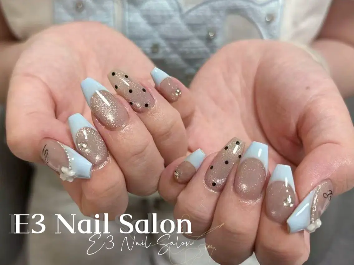 ネイル オーロラネイル フレンチネイル ジェルネイル ガラスフレンチ キラキラネイル ハンドネイル E3 Nail Salonのネイルデザイン