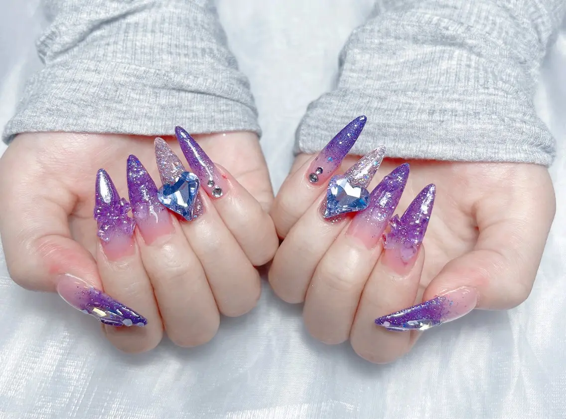 ネイル アートネイル グラデーション キラキラネイル ニュアンスネイル オフィスネイル Amee Nail Salonのネイルデザイン