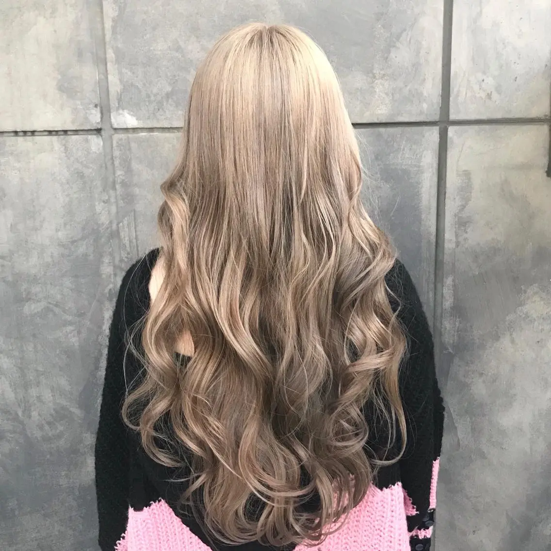 ロング カラー アッシュ ベージュカラー ブリーチ ヨシンモリ ムルギョル巻き K-POP好き美容師 🇰🇷Kai.Yのヘアスタイル