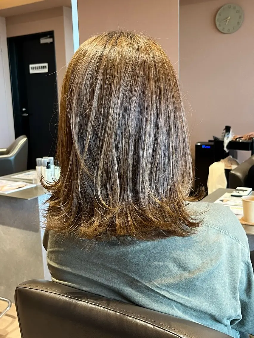 ミディアム ボブレイヤー ミディアムレイヤー ボブ レイヤーカット 外ハネヘア カット 坂本 翔のヘアスタイル