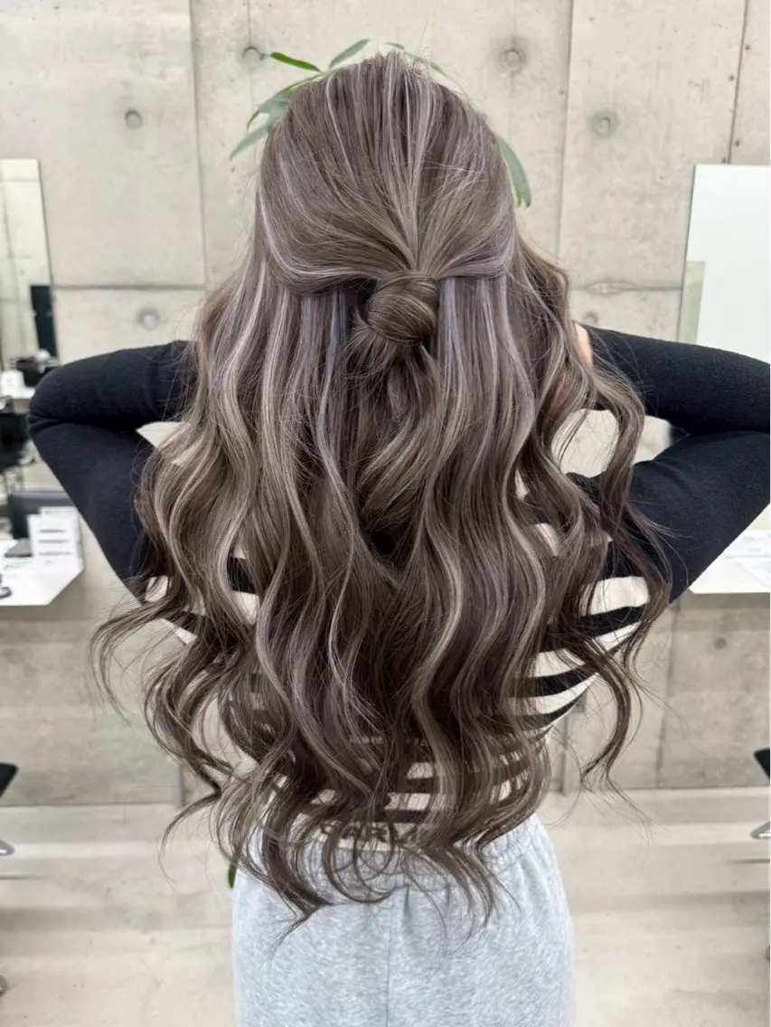 ロング カラー ハイライトカラー ハイライト ヘアカラー 𝐀𝐦𝐢/東海市 /ギャル/ハイトーンのヘアスタイル