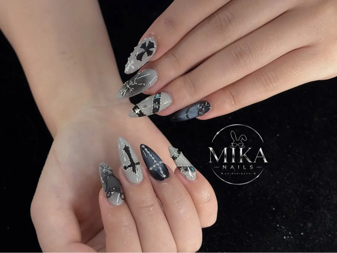 ネイル ガーリー キラキラネイル 韓国ネイル ロングネイル シンプルネイル ハンドネイル 🦊Genie🦊 Mika Nailsのネイルデザイン