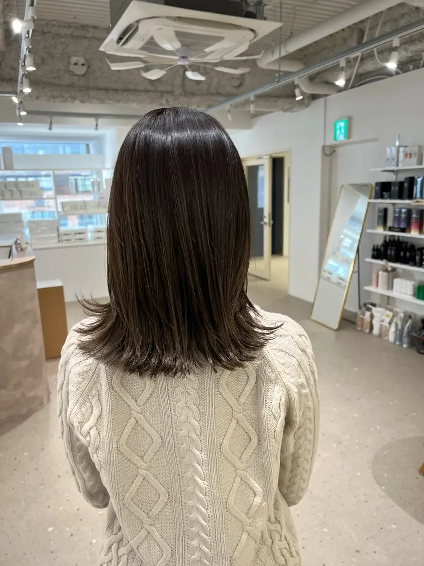 ミディアム カラー 切りっぱなしボブ ブリーチ グレージュ ボブ カット ヘアカラー パーマ ナチュラルヘア/ 似合わせ/三宅 昌太のヘアスタイル