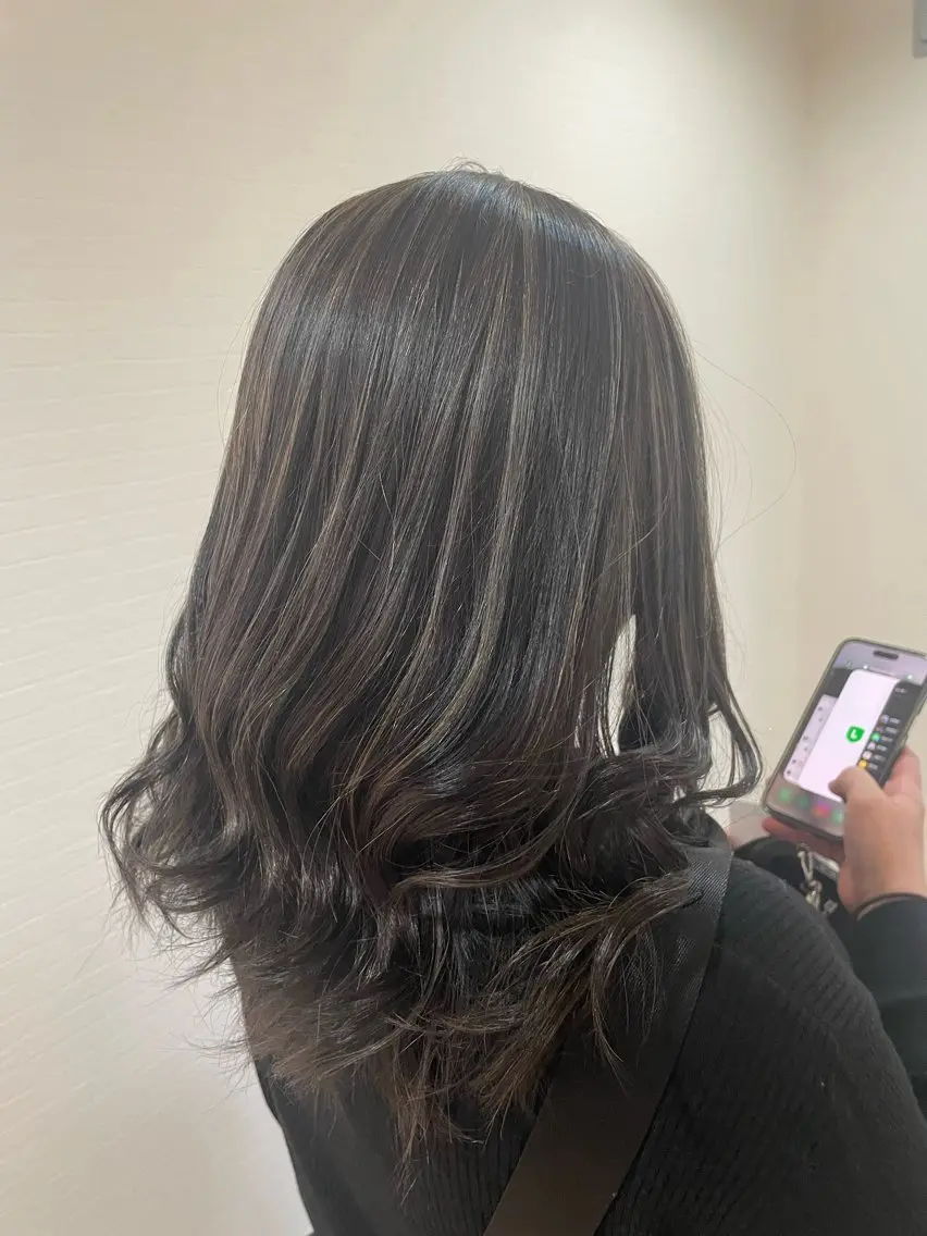 カラー ハイライトカラー ヘアカラー 金森 実海のヘアスタイル