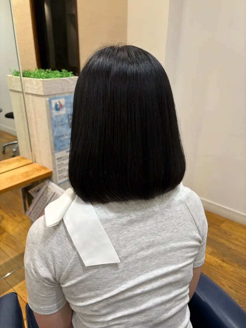 ミディアム ヘアカラー 新屋 和花のヘアスタイル