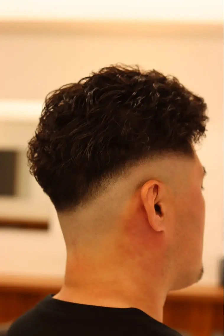 ショート メンズ フェードカット スキンフェード カット メンズカット✂️ スキンフェード伊藤陸のヘアスタイル