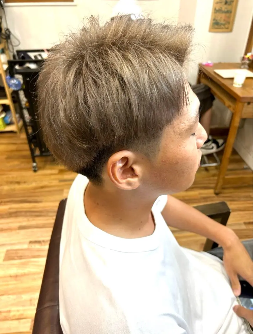 ショート カラー メンズ グレージュ ヘアカラー コイエ カレンのヘアスタイル