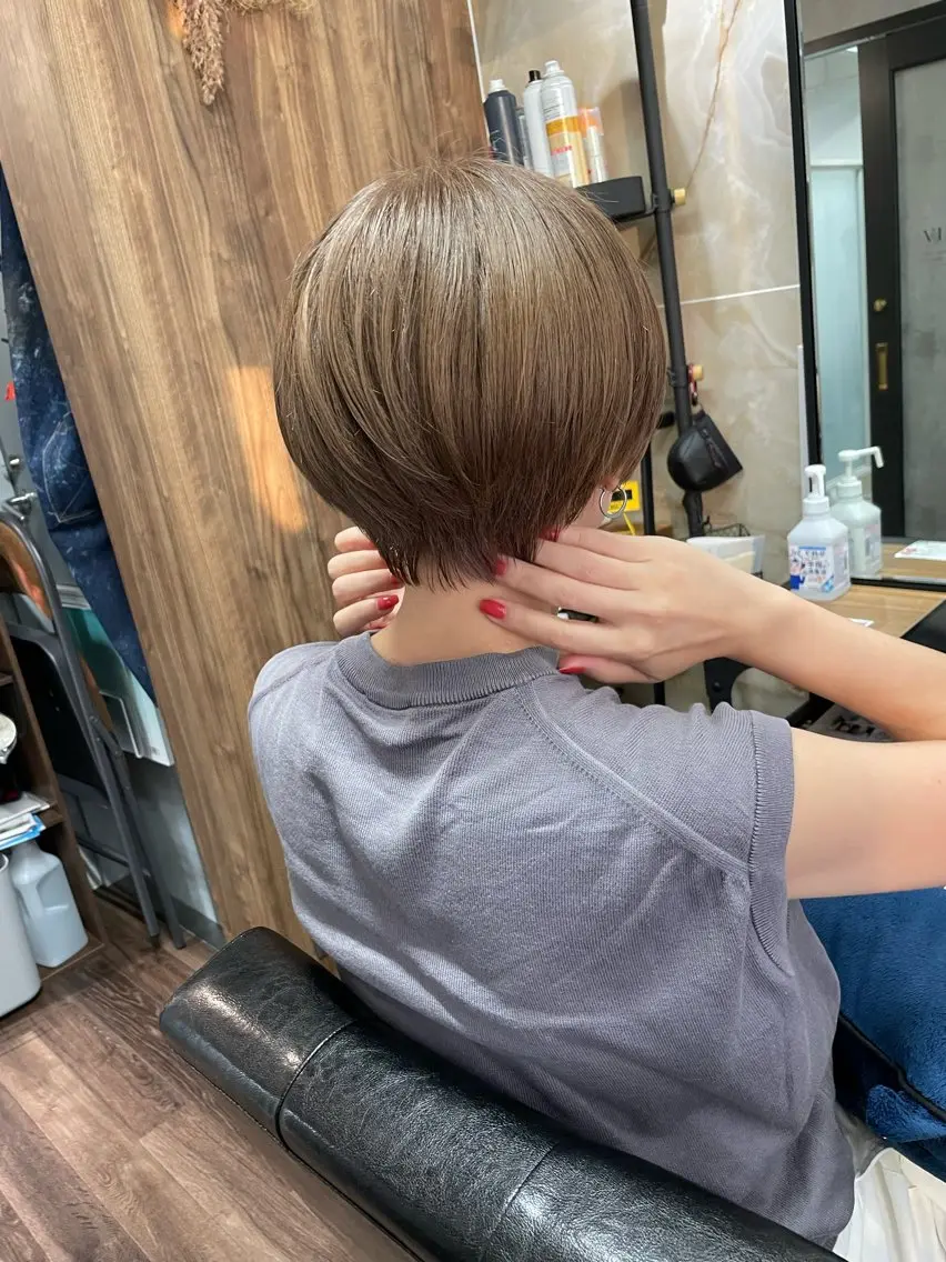 ショート カラー ダブルカラー ショートヘア カット Lull1人美容室 バレイヤージュのヘアスタイル