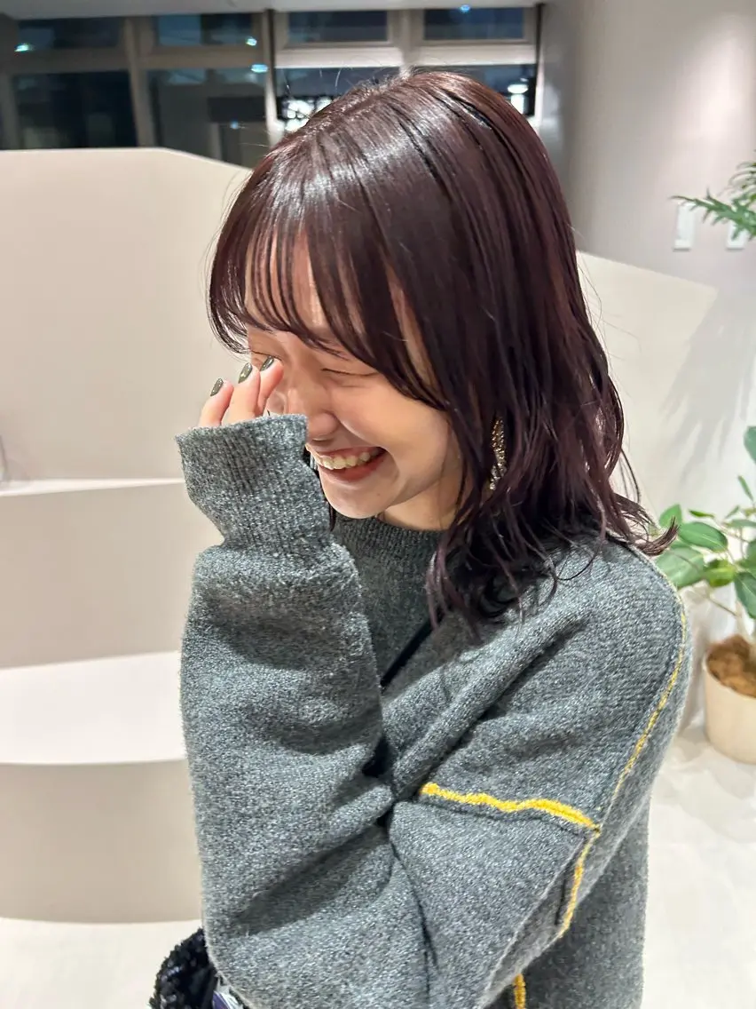 <限定価格>小顔に見せるカット＋内部補修トリートメントの写真