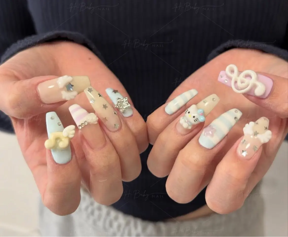ネイル オーロラネイル フレンチネイル ジェルネイル ハロウィン キラキラネイル H.baby Nail Salonのネイルデザイン