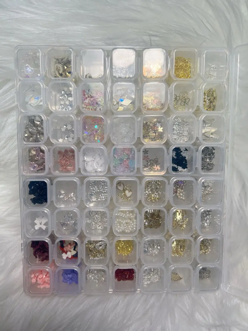 ワンカラーorラメグラにジュエリーパーツ💎(※4つまで)の写真