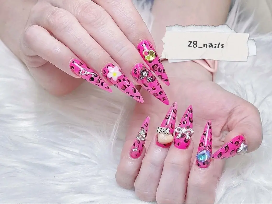ロング 韓国風ヘア ロング ハンドネイル 28nails .thaoのネイルデザイン