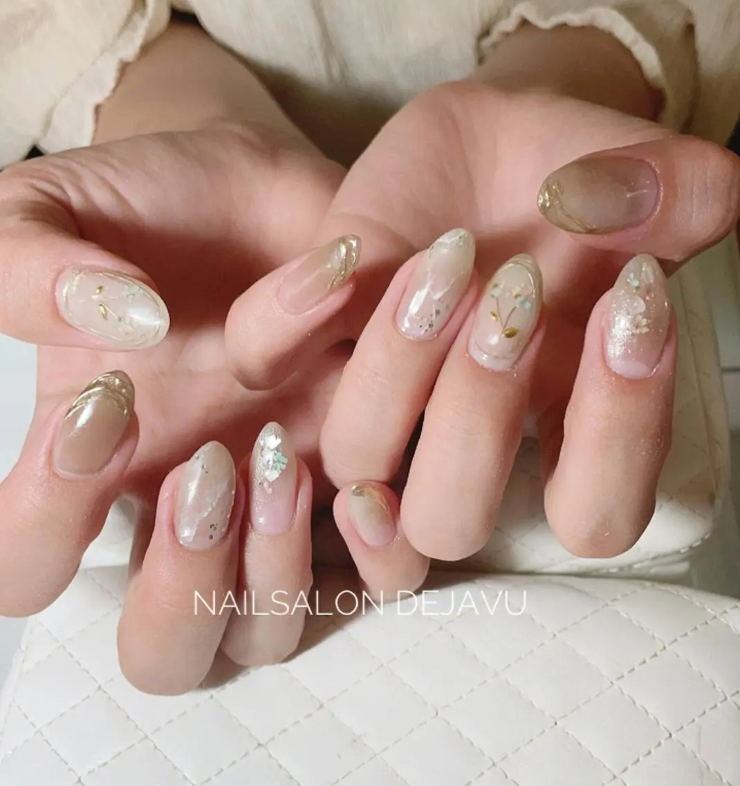 ネイル アートネイル フラワーネイル ラメ(グリッター) 春ネイル Nail salon Dejavu 🌿のネイルデザイン