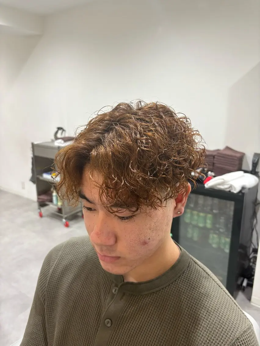 カラー パーマ メンズ ブラウンカラー カット ヘアカラー パーマ 深澤 知樹のヘアスタイル