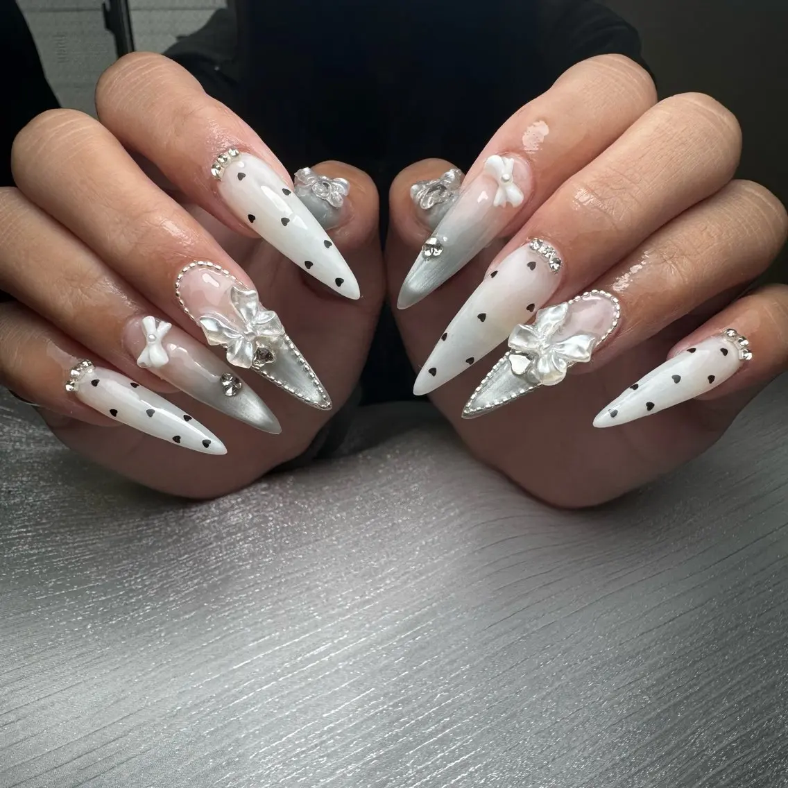 ネイル オーロラネイル 長さ出し フラッシュネイル フットネイル フレンチネイル ハンドネイル KITTY nailsのネイルデザイン