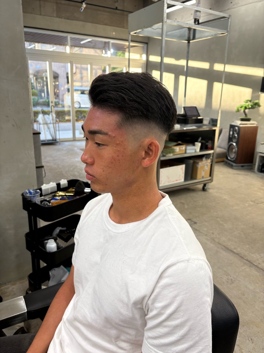 ショート メンズ フェードカット スキンフェード 与那嶺 有真のヘアスタイル