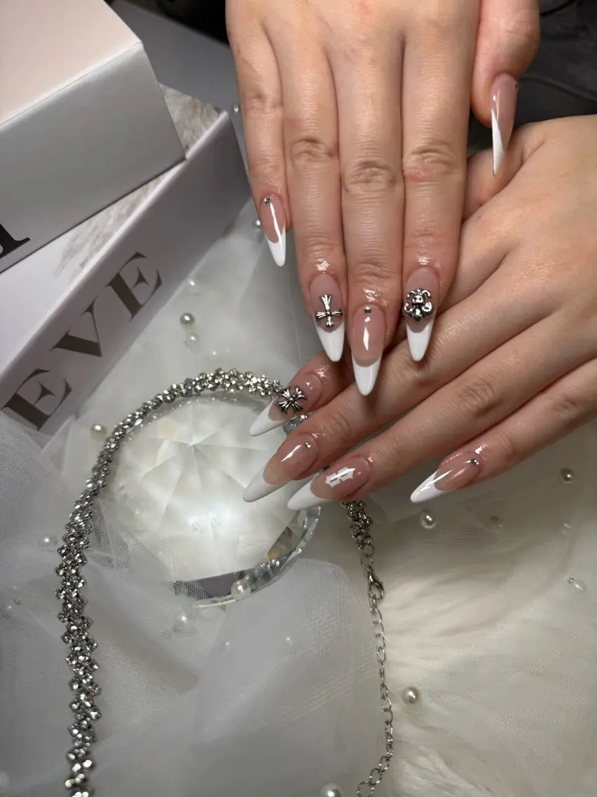 ネイル フレンチネイル ハンドネイル nailsalon Refletのネイルデザイン
