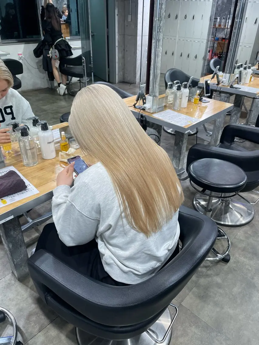 ロング カラー ヘアカラー ハイトーン 横浜💞ミオのヘアスタイル