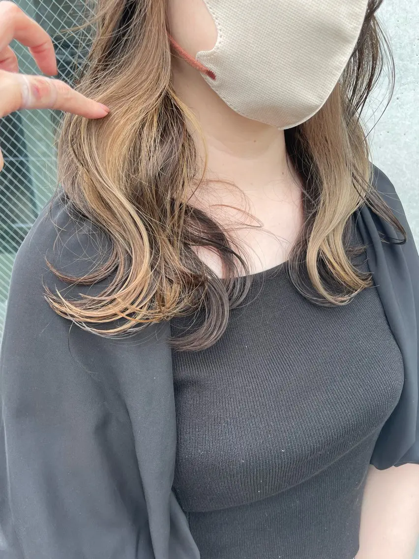 ロング カラー インナーカラー 推し ブリーチ  髪質改善のヘアスタイル