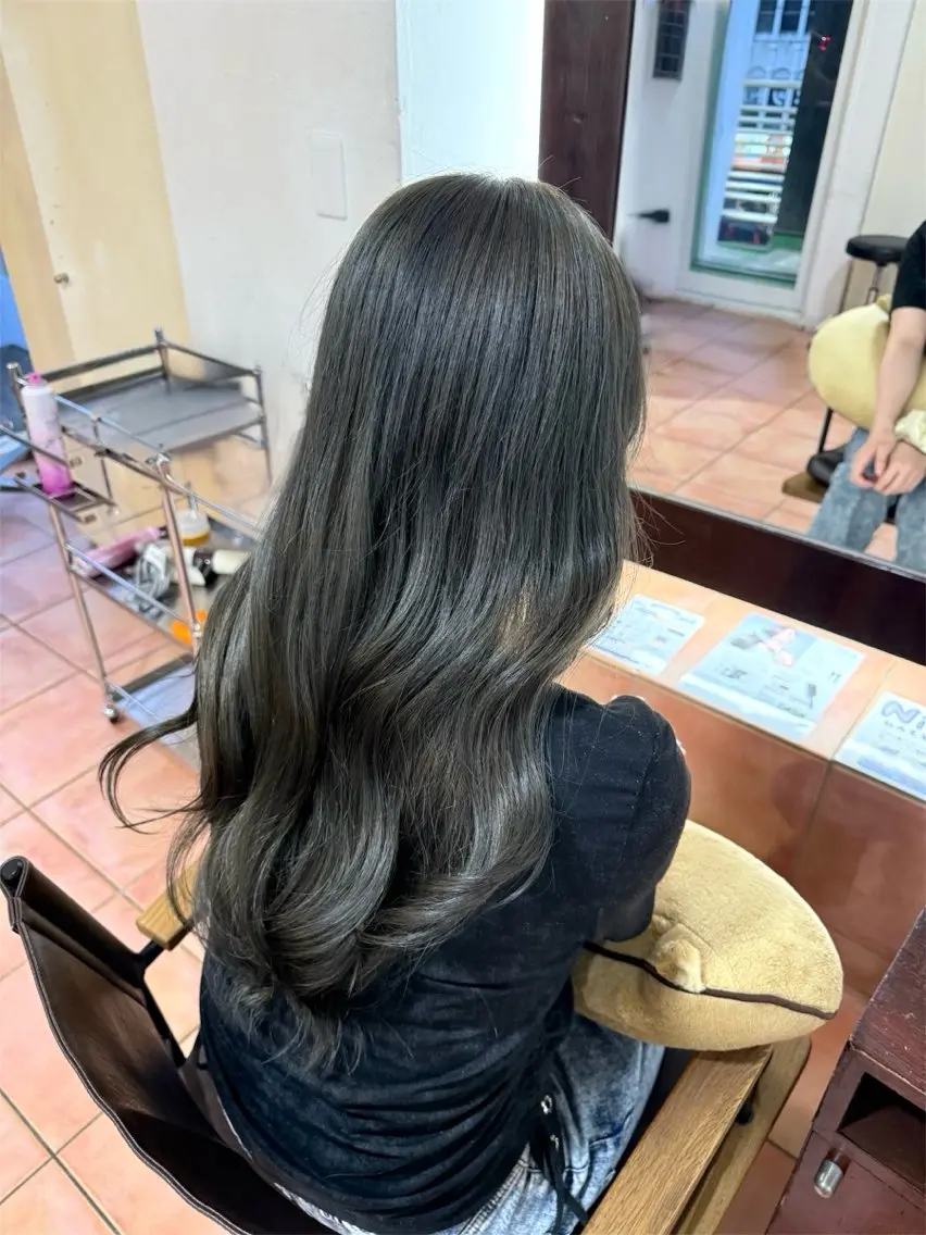ロング カラー グレージュ オリーブグレージュ オリーブグレー ヘアカラー トリートメント 🦋エクステ/透明感 カラー🦋宮川莉央のヘアスタイル