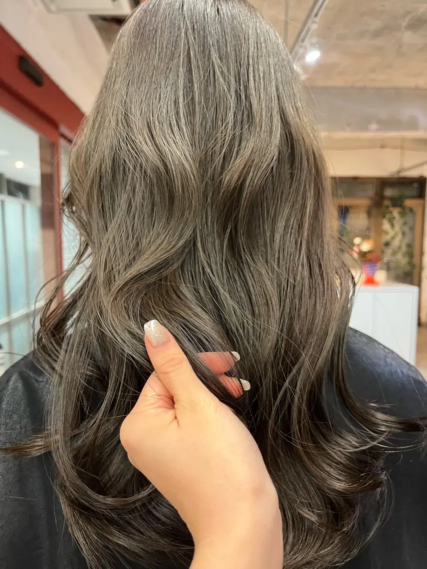 カラー ブリーチモデル/ モカのヘアスタイル
