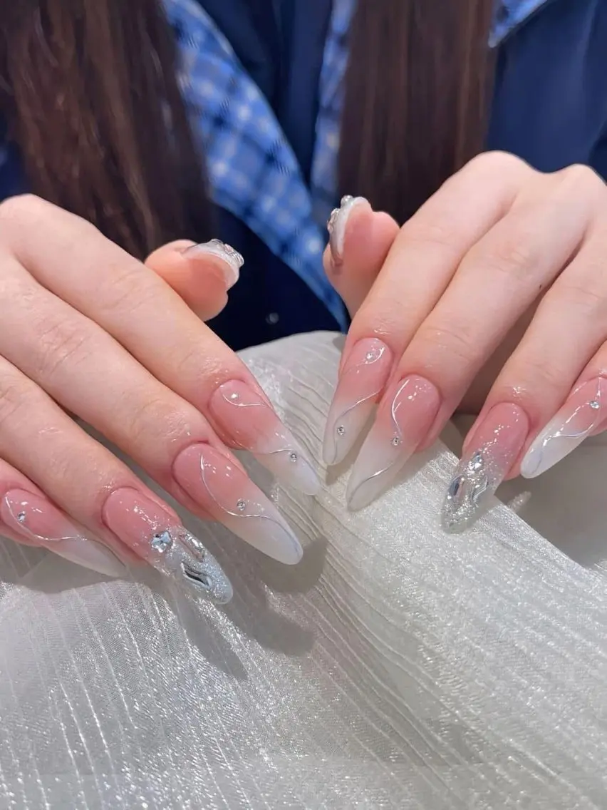 ネイル フレンチネイル キラキラネイル 韓国ネイル シンプルネイル ワンホンネイル ハンドネイル MEI Nailのネイルデザイン