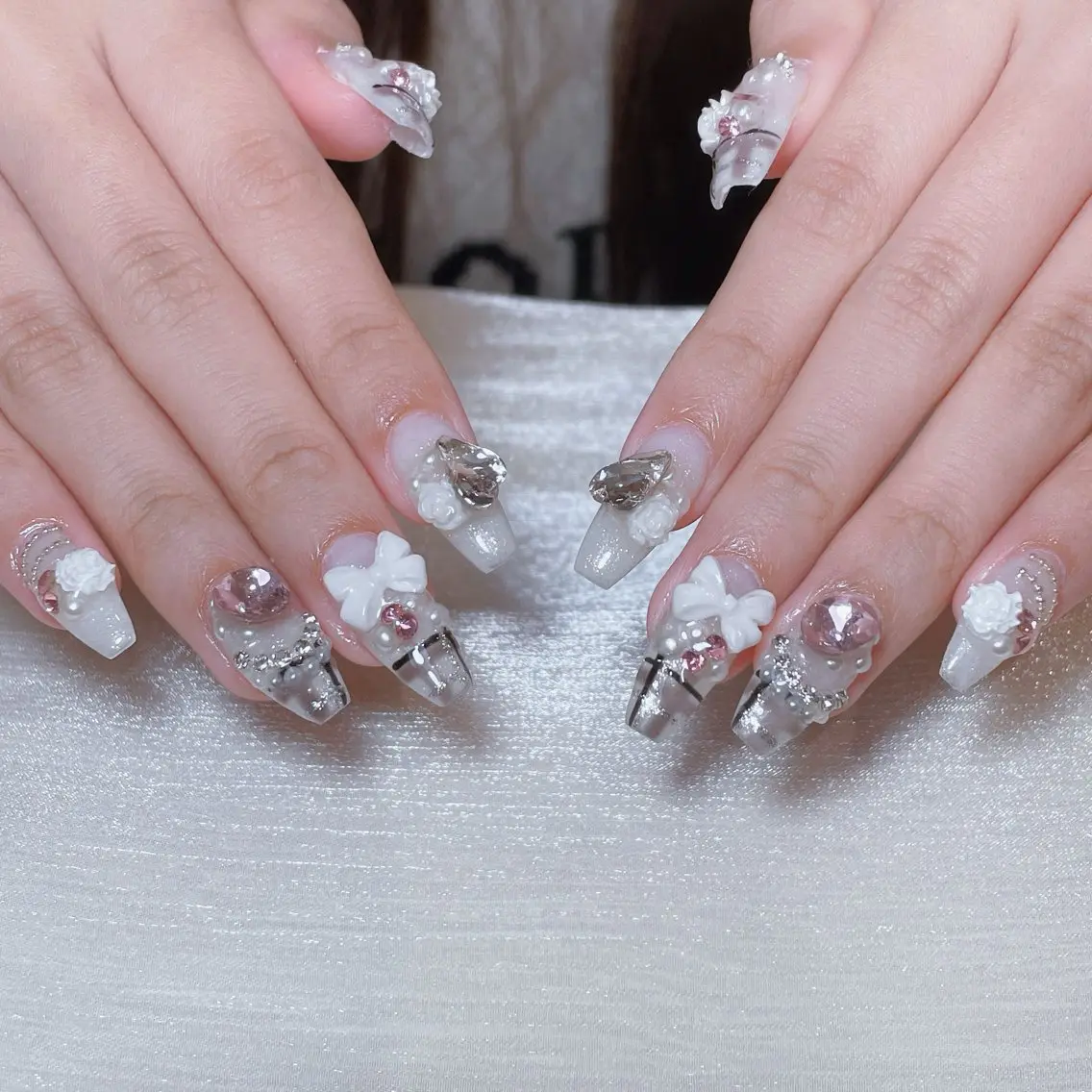ネイル アートネイル オーロラネイル フラッシュネイル ガーリー キラキラネイル ハンドネイル Una NAILMANAMIのネイルデザイン