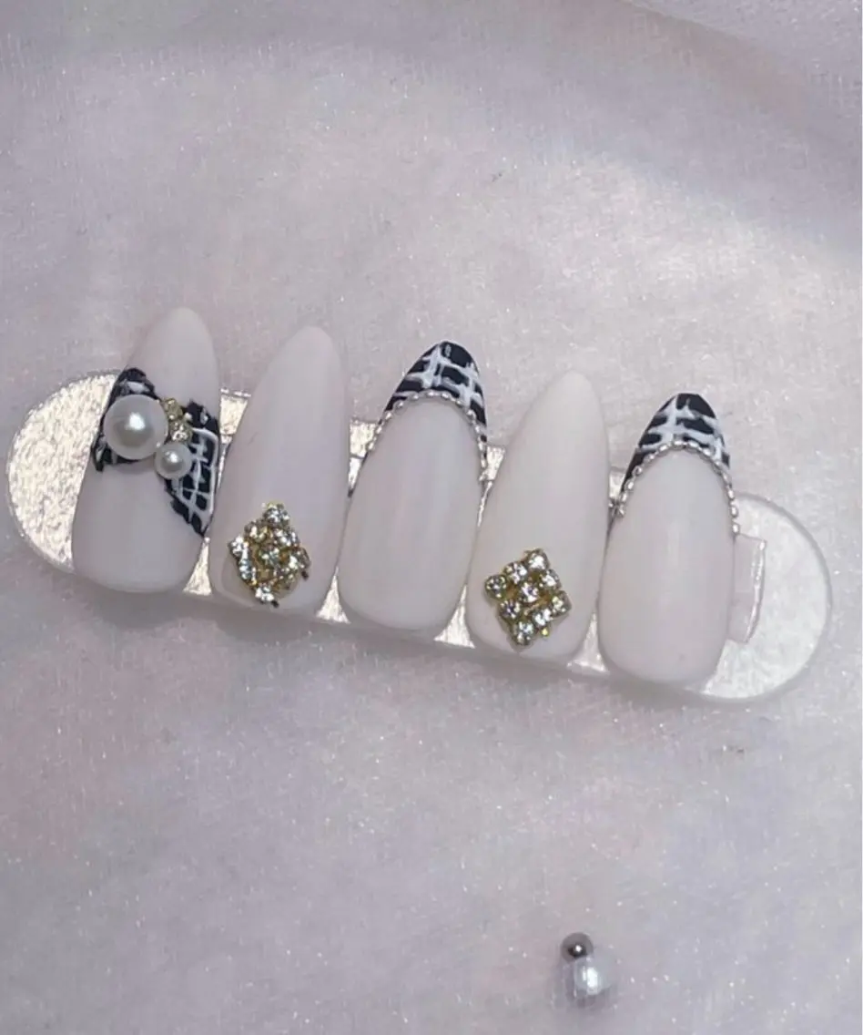 ネイル ツイードネイル 冬ネイル I-nailロング /ワンホン/キラキラのネイルデザイン