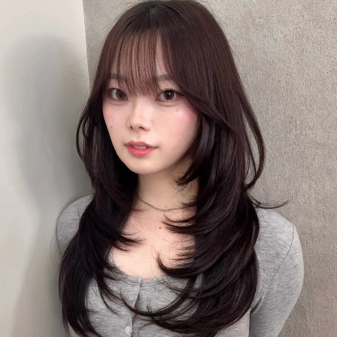 セミロング ハッシュカット🖤✨ 顔周り/韓国ヘアのヘアスタイル