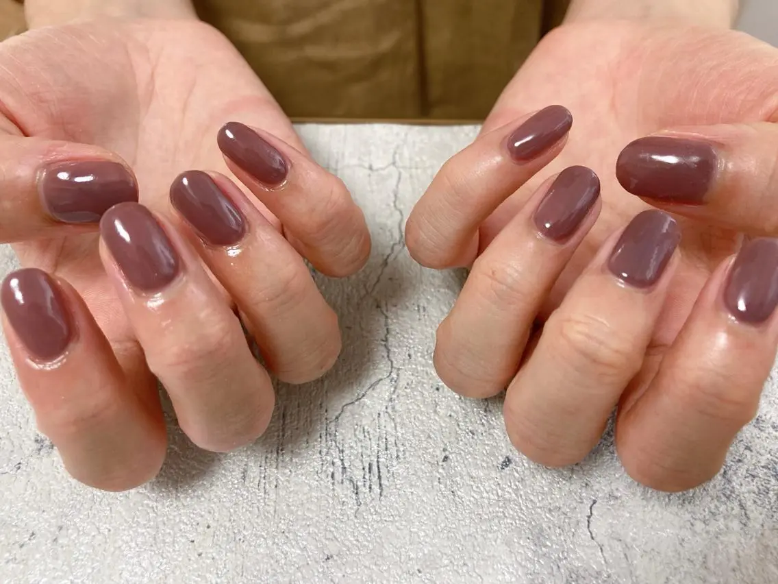 ネイル ブラウン ワンカラーネイル ハンドネイル mogunail &blowのネイルデザイン