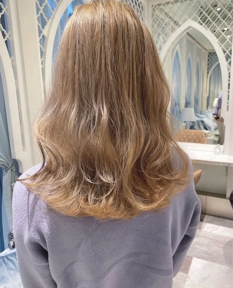 ロング ボブ ハイライト 髪質改善 ヘアカラー トリートメント 栄ハイトーン/ ベージュカラー中園薪のヘアスタイル