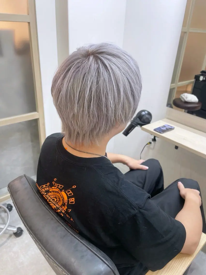 ミディアム カラー メンズ ミディアムパーマ メンズブリーチ メンズハイトーン メンズパーマ ブリーチ ☁️ケアブリーチ￤ ウルフ￤Shioriのヘアスタイル