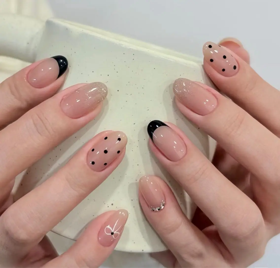 ネイル ドット フレンチネイル ラメ(グリッター) 持ち込み ニュアンスネイル ハンドネイル Wilu nail 二子玉川店のネイルデザイン