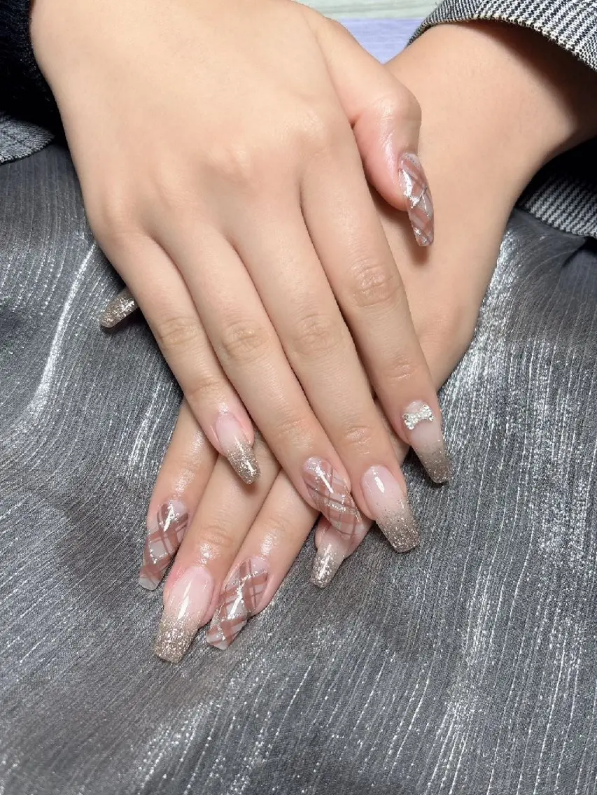 ネイル ENsalon AKIRAのネイルデザイン
