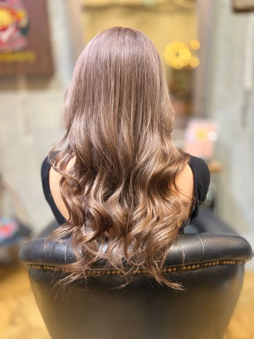 カラー MIRAI エクステ/編み込みのヘアスタイル