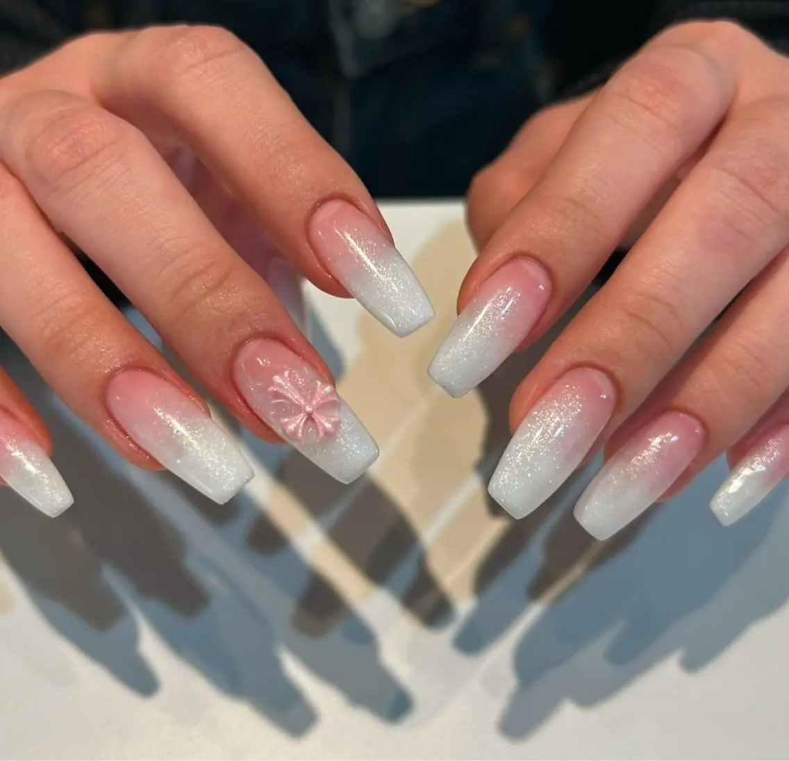 ネイル グラデーション キラキラネイル ワンカラーネイル 冬ネイル Jenn Nail Salonのネイルデザイン