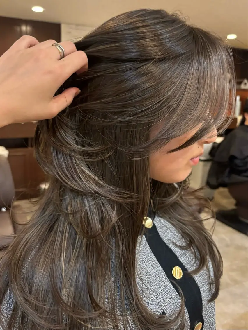 セミロング 外国人風カラー ハイレイヤー ハイライト レイヤーカット 🌺海外風ハイライト 🌺カマタ アンナのヘアスタイル
