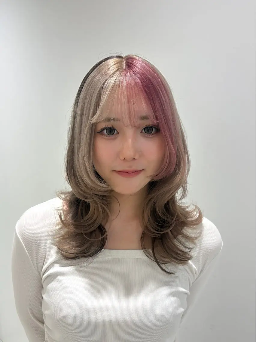 セミロング カラー カット ヘアカラー ハイトーン🌈レイヤ ー🎀りこぴんのヘアスタイル