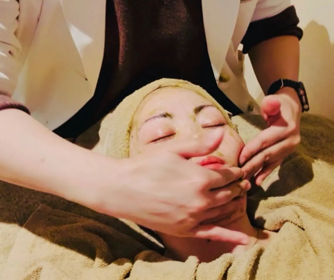 【人気No.1✨】🌿ハーブピーリング✕小顔調整💆美肌も小顔もGET‼️の写真