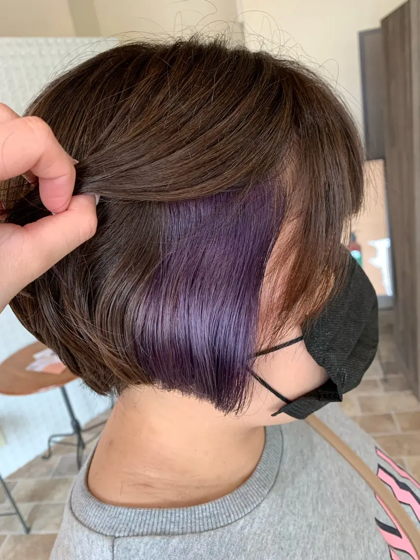 ショート カラー イヤリングカラー パープルカラー 礒谷 夏帆のヘアスタイル